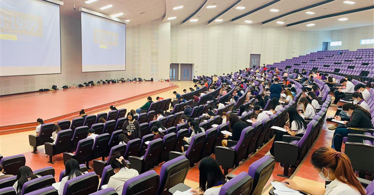 ศูนย์ภาษา คณะศิลปศาสตร์ จัดทดสอบวัดความรู้ภาษาอังกฤษ โดยใช้ข้อสอบศูนย์ภาษา (UP-STEP)